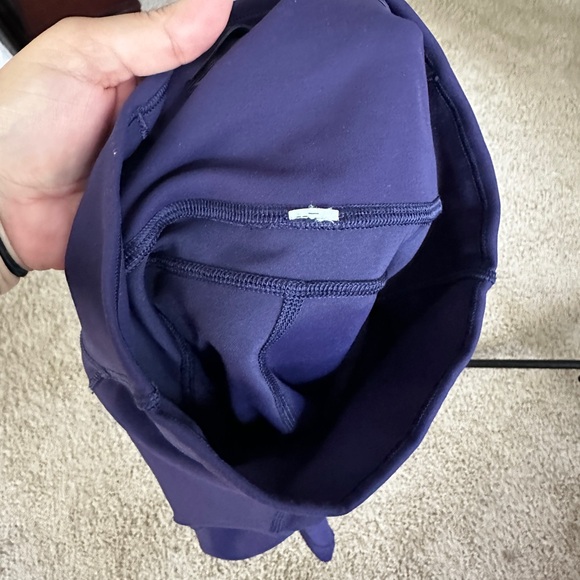 Lulemon cropped leggings (size unknown but thinking it’s a 0 or 2) - Picture 3 of 3